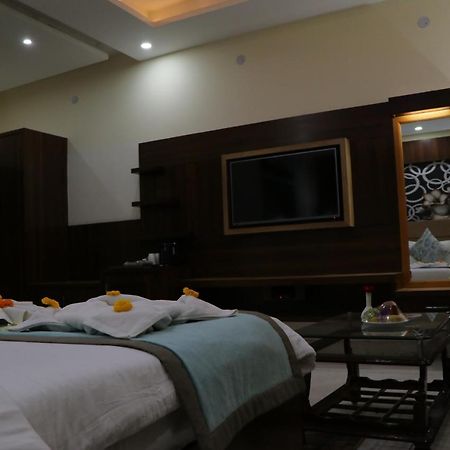 Hotel Clarks Inn Express Bharatpur Exterior foto