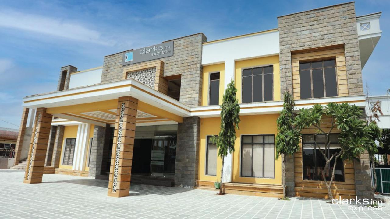 Hotel Clarks Inn Express Bharatpur Exterior foto