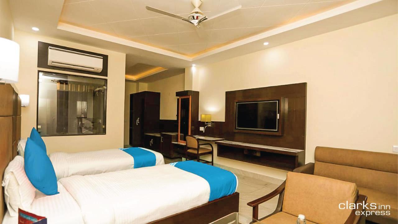 Hotel Clarks Inn Express Bharatpur Exterior foto