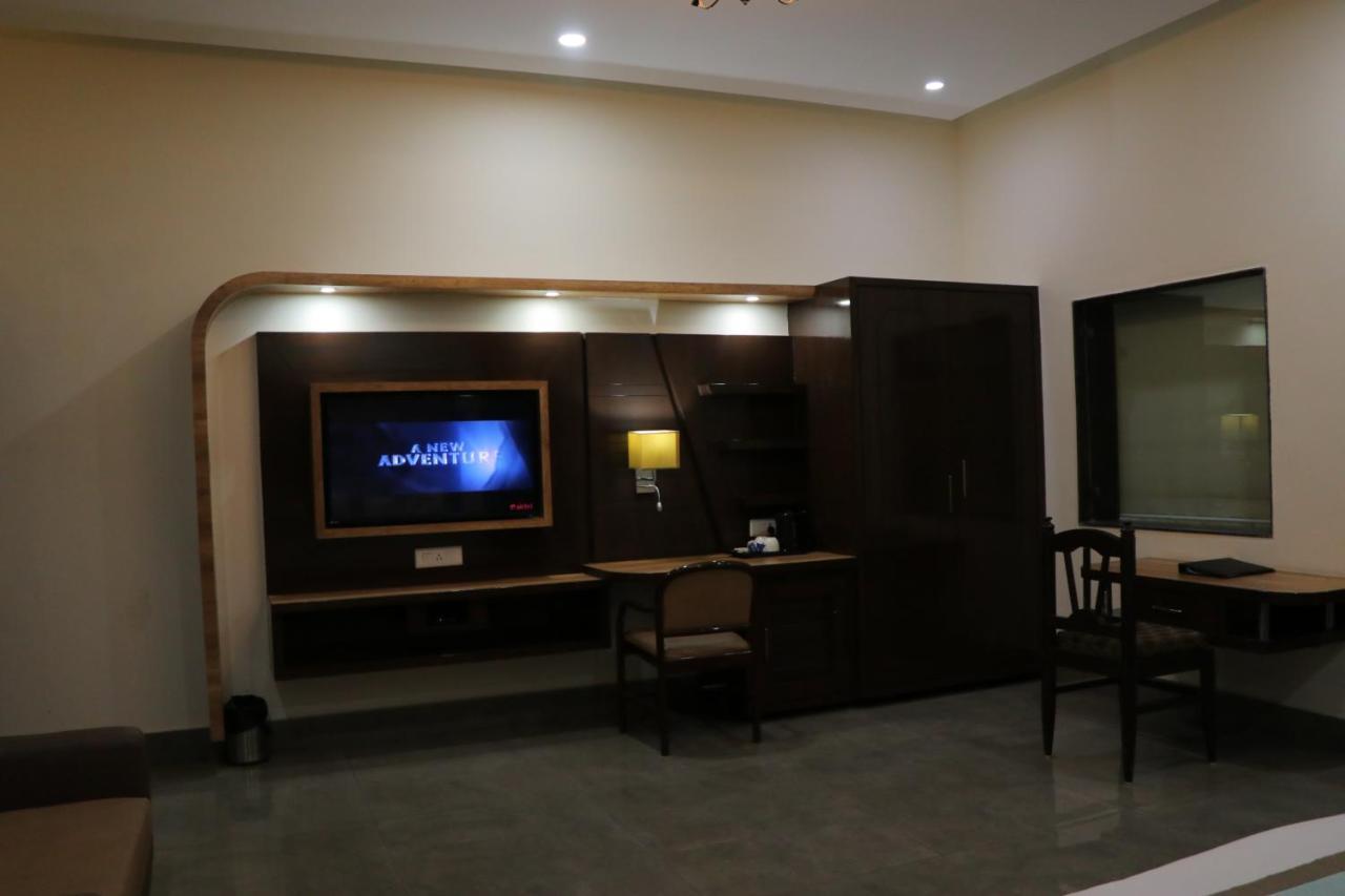 Hotel Clarks Inn Express Bharatpur Exterior foto