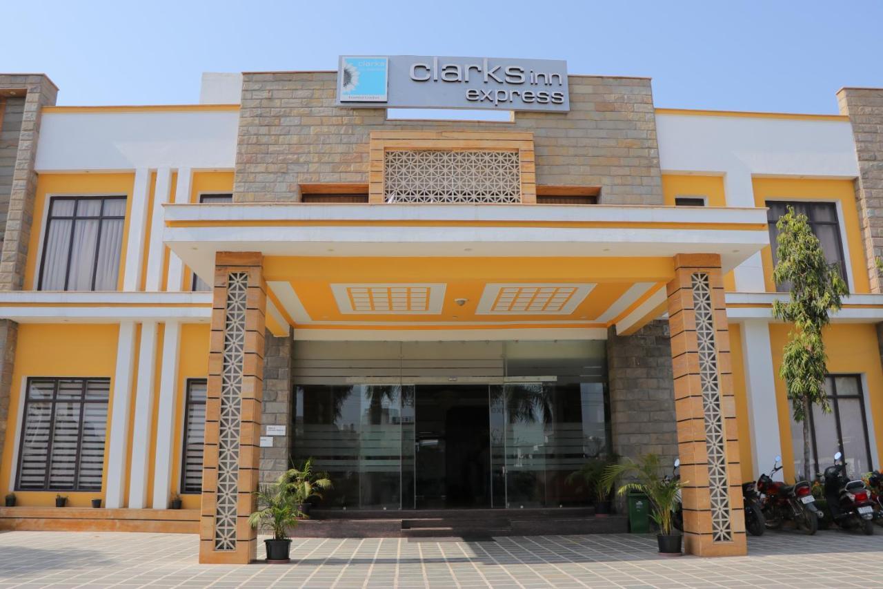 Hotel Clarks Inn Express Bharatpur Exterior foto