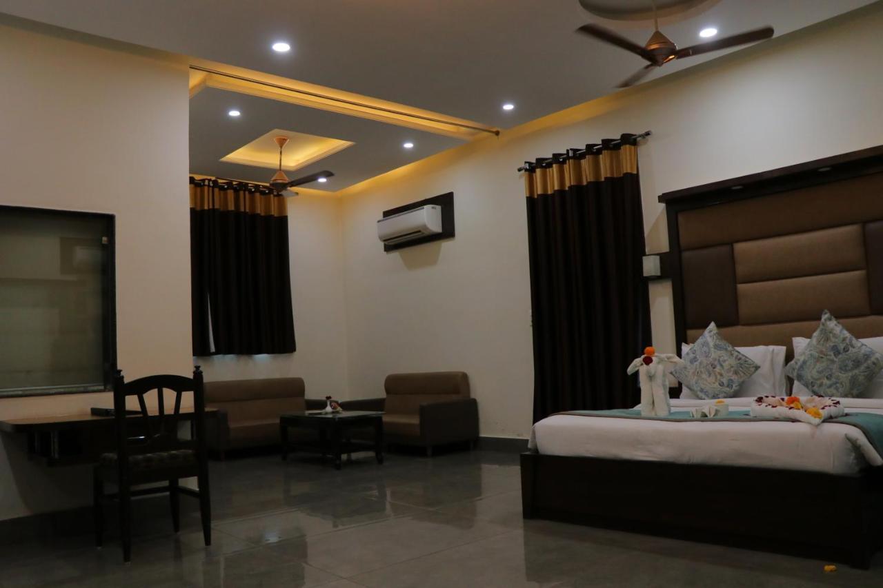 Hotel Clarks Inn Express Bharatpur Exterior foto