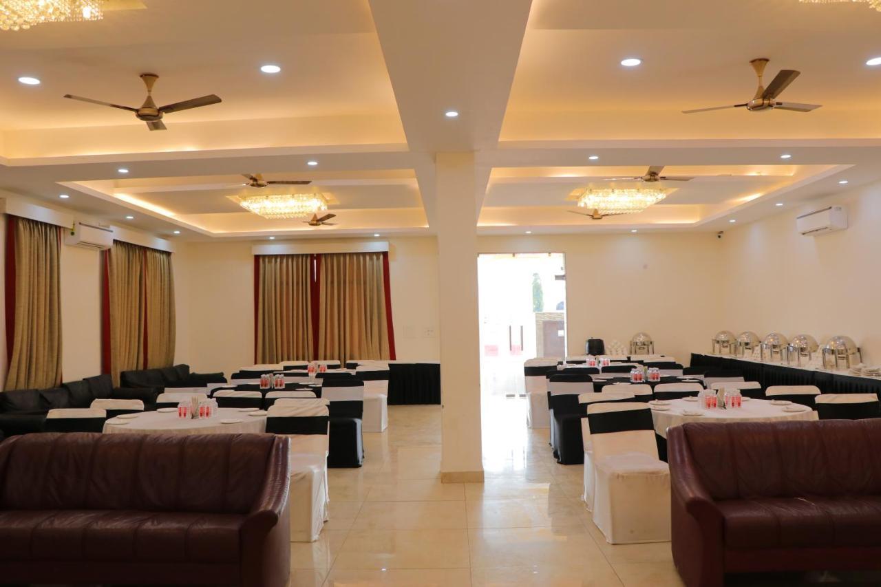 Hotel Clarks Inn Express Bharatpur Exterior foto