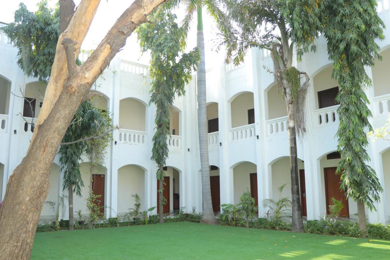 Hotel Clarks Inn Express Bharatpur Exterior foto