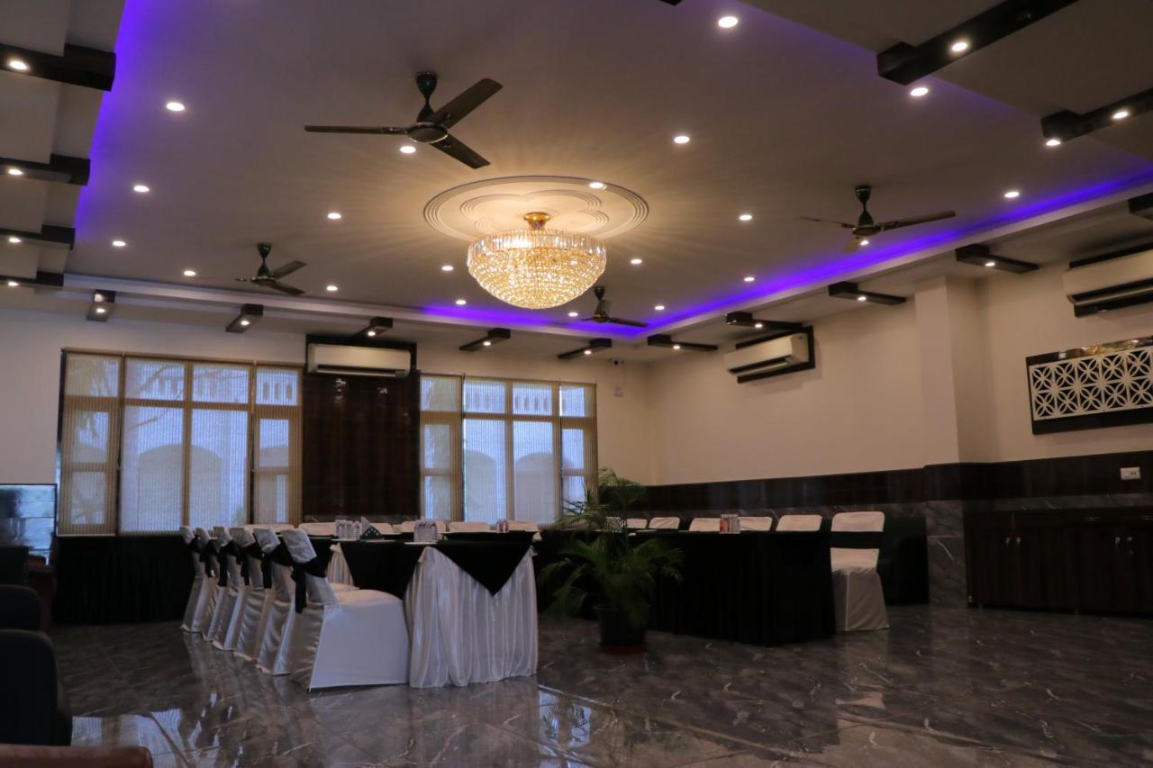 Hotel Clarks Inn Express Bharatpur Exterior foto