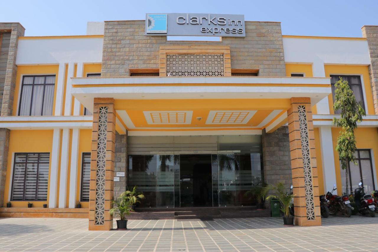 Hotel Clarks Inn Express Bharatpur Exterior foto