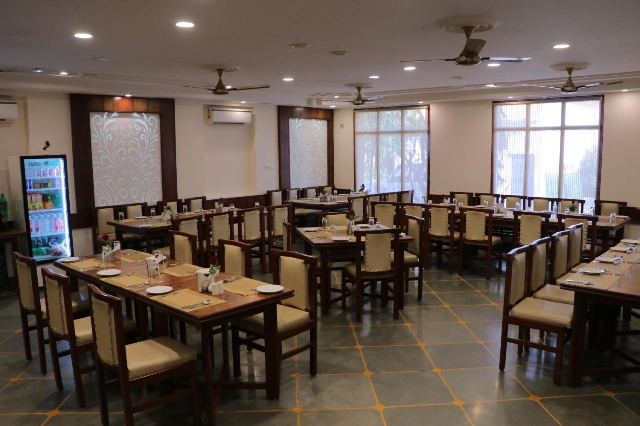 Hotel Clarks Inn Express Bharatpur Exterior foto